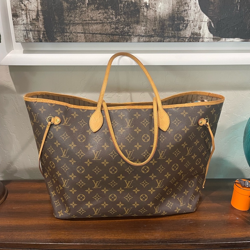 ❌❌❌SOLD❌❌❌ at Vestiare -LV neverfull GM